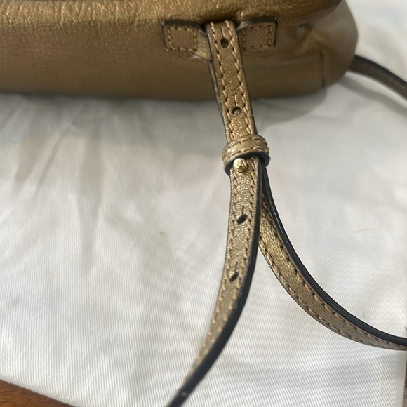 Givenchy Pandora Mini crossbody bag golden brown - Picture 8 of 17